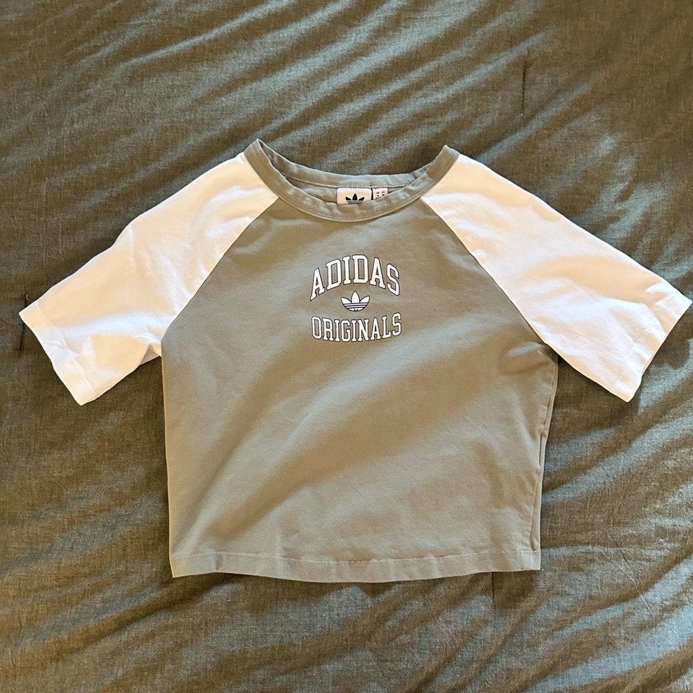 Women’s Adidas Top.